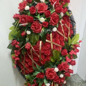 Венок красный элитный 160/90 с гвоздикой,розами и много зелени