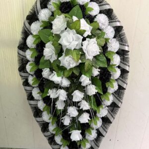 Венок, с белыми и черными  гвоздиками